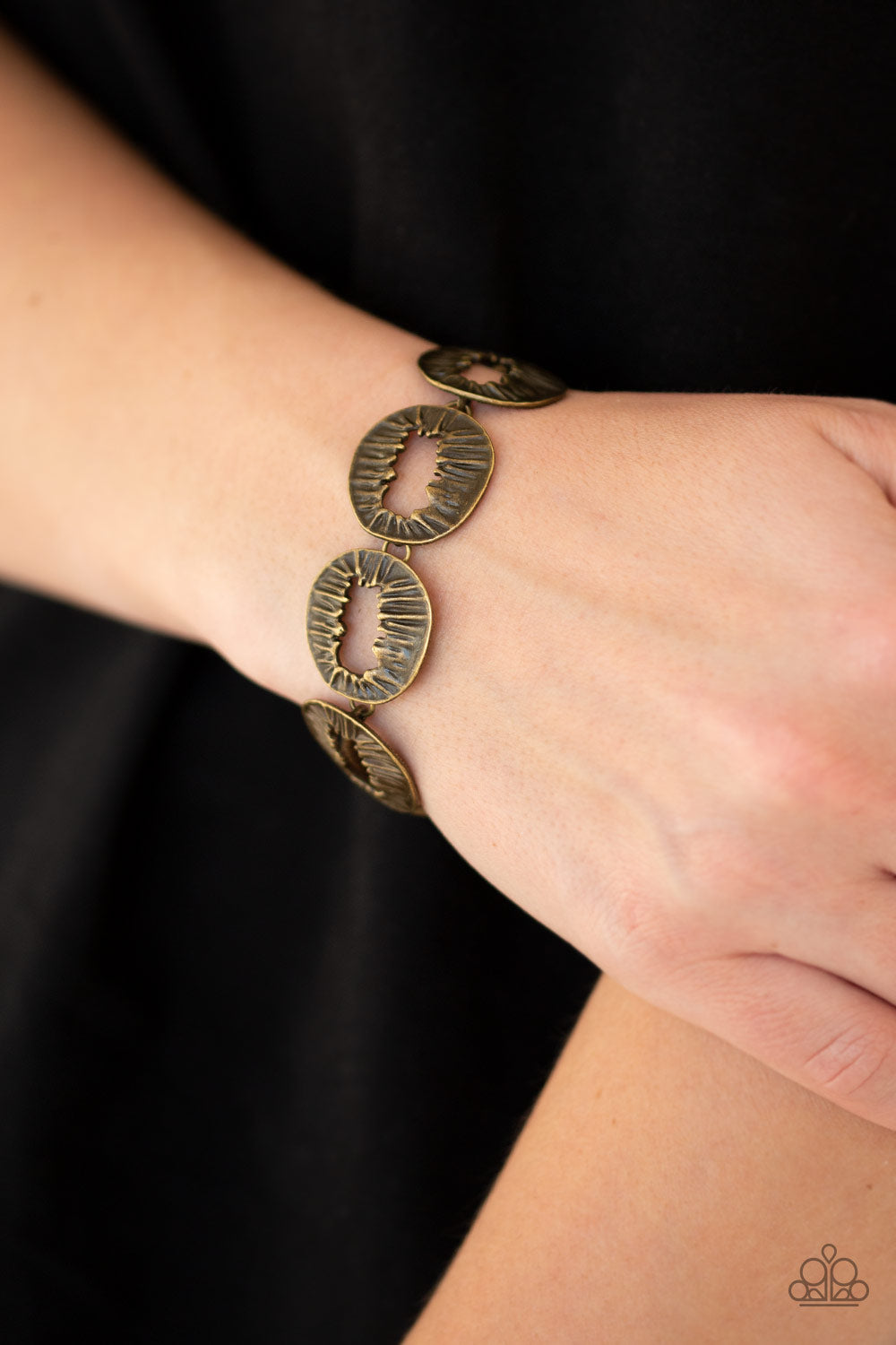 brass, brass jewelry, affordable jewelry, affordable holiday gift, everyday jewelry, trending jewelry, viral jewelry, paparazzi accessories, bracelet, claw clasp bracelet, jewelry stores, jewelry stores near me,