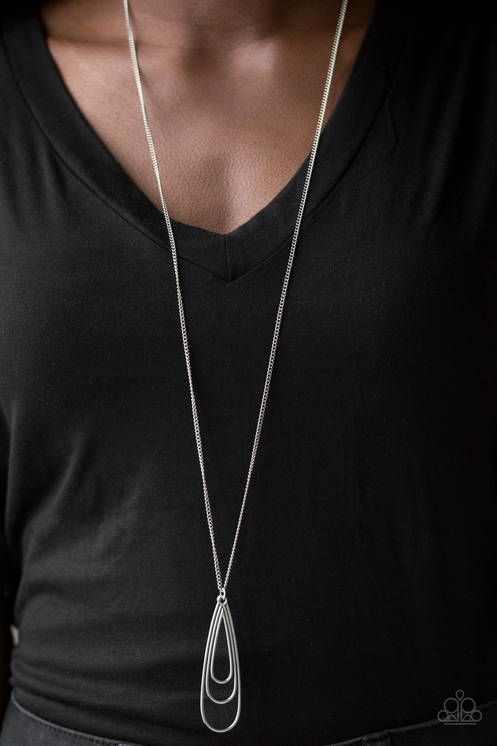 silver, silver jewelry, necklace, long necklace, affordable jewelry, affordable holiday gift, everyday jewelry, paparazzi accessories, jewelry stores, jewelry stores near me, casual jewelry, teen jewelry, trending jewelry,