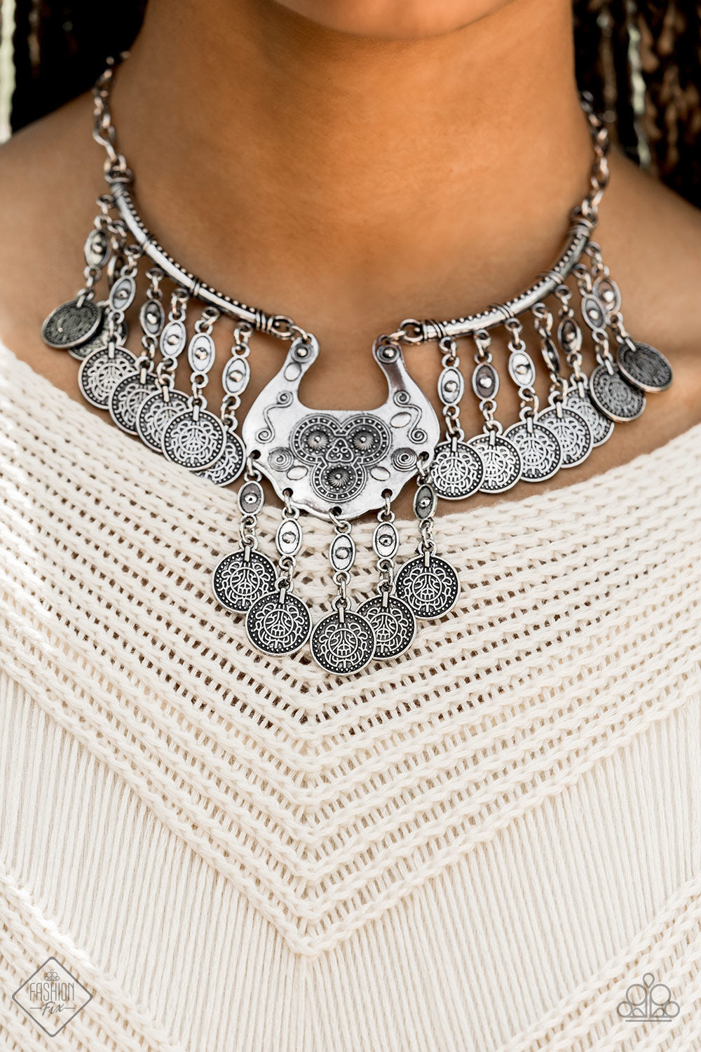 silver, silver jewelry, ncklace,medium necklace, statement necklace, affordable jewelry, affordable holiday gift, fashion fix exclusive, paparazzi accessories, jewelry stores, jewelry stores near me,