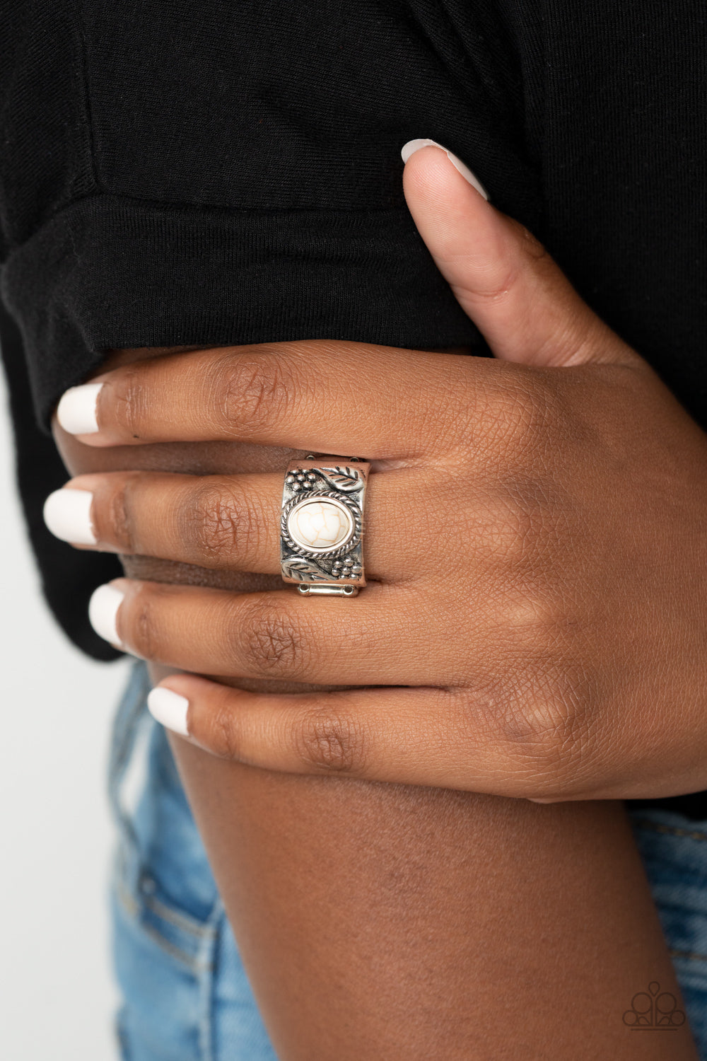 silver, silver jewlery, white, stone, crackle stone, affordable jewelry, affordable holiday gift,everyday jewelry, trending jewlery, leaf jewelry, boho jewlery, paparazzi accessories, white jewelry, paparazzi accessories, jewelry stores, jewelry stores near me,