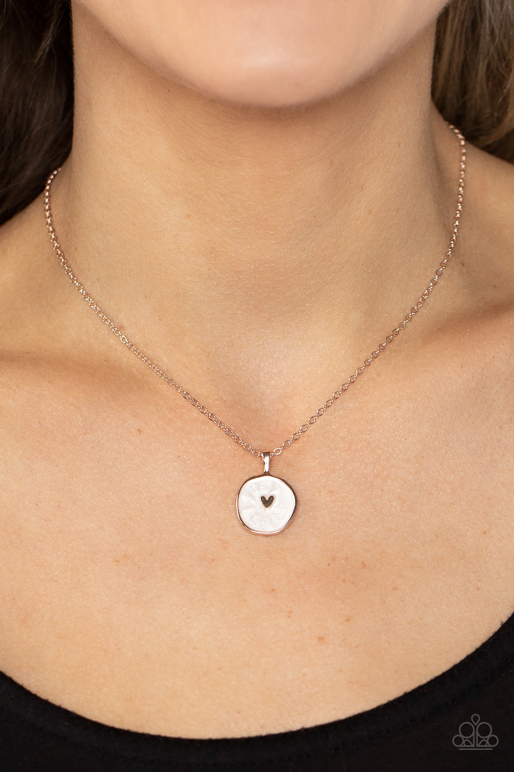 gold, gold jewelry, necklace, medium necklace, affordable jewelry, affordable holiday gift, everyday jewelry, heart jewelry, casual jewelry, heart, dainty, teenage jewelry, paparazzi accessories, jewelry stores, jewelry stores near me,