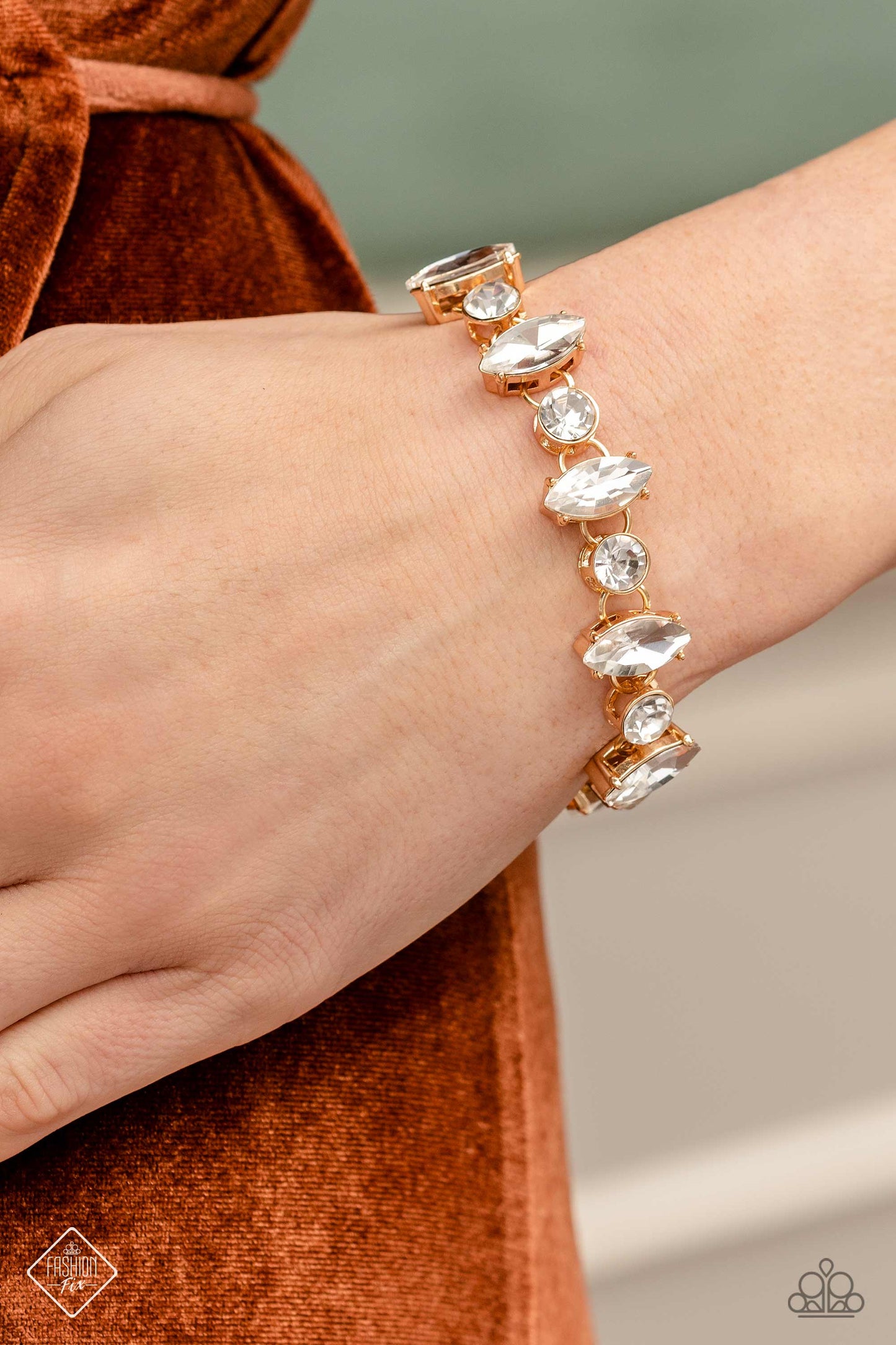 gold, gold jewelry, bracelet,claw clasp, white, white jewelry, affordable jewelry, affordable holiday gift, everyday jewelry, trending jewelry, viral jewelry, prom jewelry, wedding jewelry, casual jewelry, fashion fix exclusive, jewelry stores, jewelry stores near me,