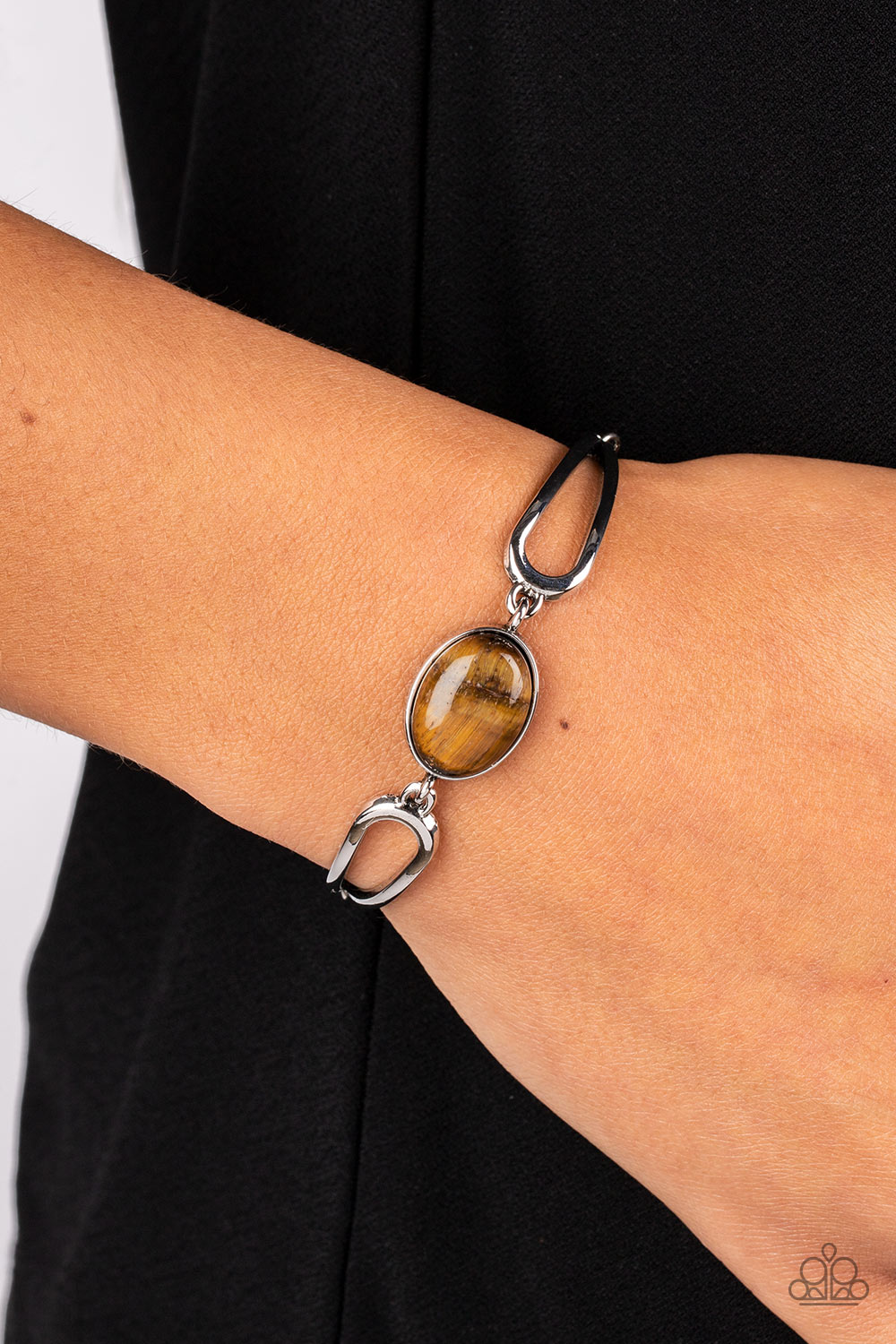 silver, silver jewelry, brown, brown jewelry, affrodable jewelry, affordable holiday gift, everyday jewelry, tigers eye jewelry, boho jewelry, paparazzi accessories, jewelry stores, jewelry stores near me, 